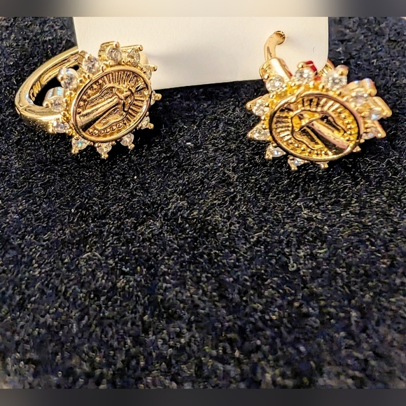 💥 18K Gold Plated Virgin Mary Earrings with Crystal CZ – Elegant & Timeles… - Picture 8 of 10